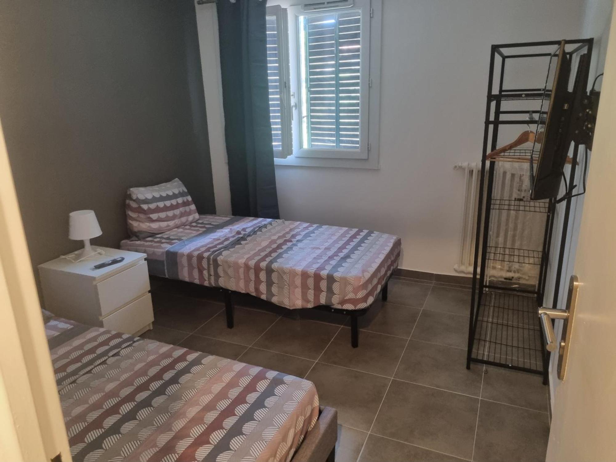 Chambre Privative Renove 2024, Climatisation, Tramway Sur Place , 12 Min Centre, 16 Min Plage, Apercu Lateral Mer, 2 Wc Avec 2 Salle De Bain, Private Room Renovated 2024, Air-Conditioned , Tram On Spot, 2 Toilets And 2 Bathrooms Nice Exterior photo